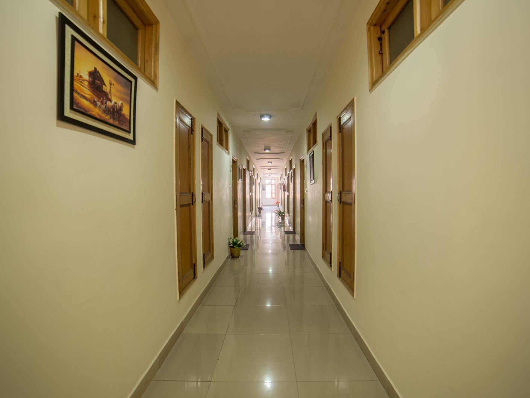 Hotel Satkar Residencia Manāli Exterior foto