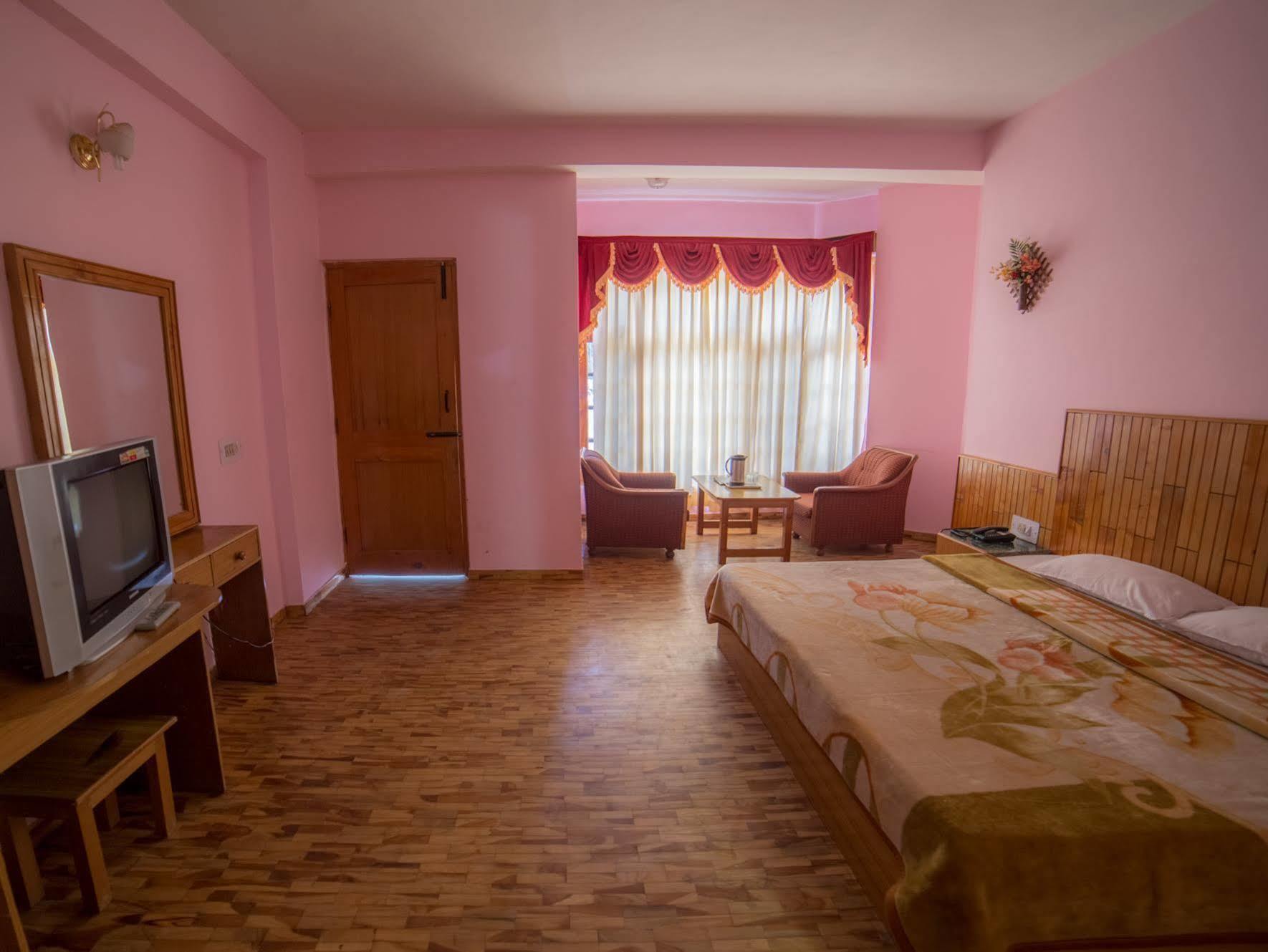 Hotel Satkar Residencia Manāli Exterior foto